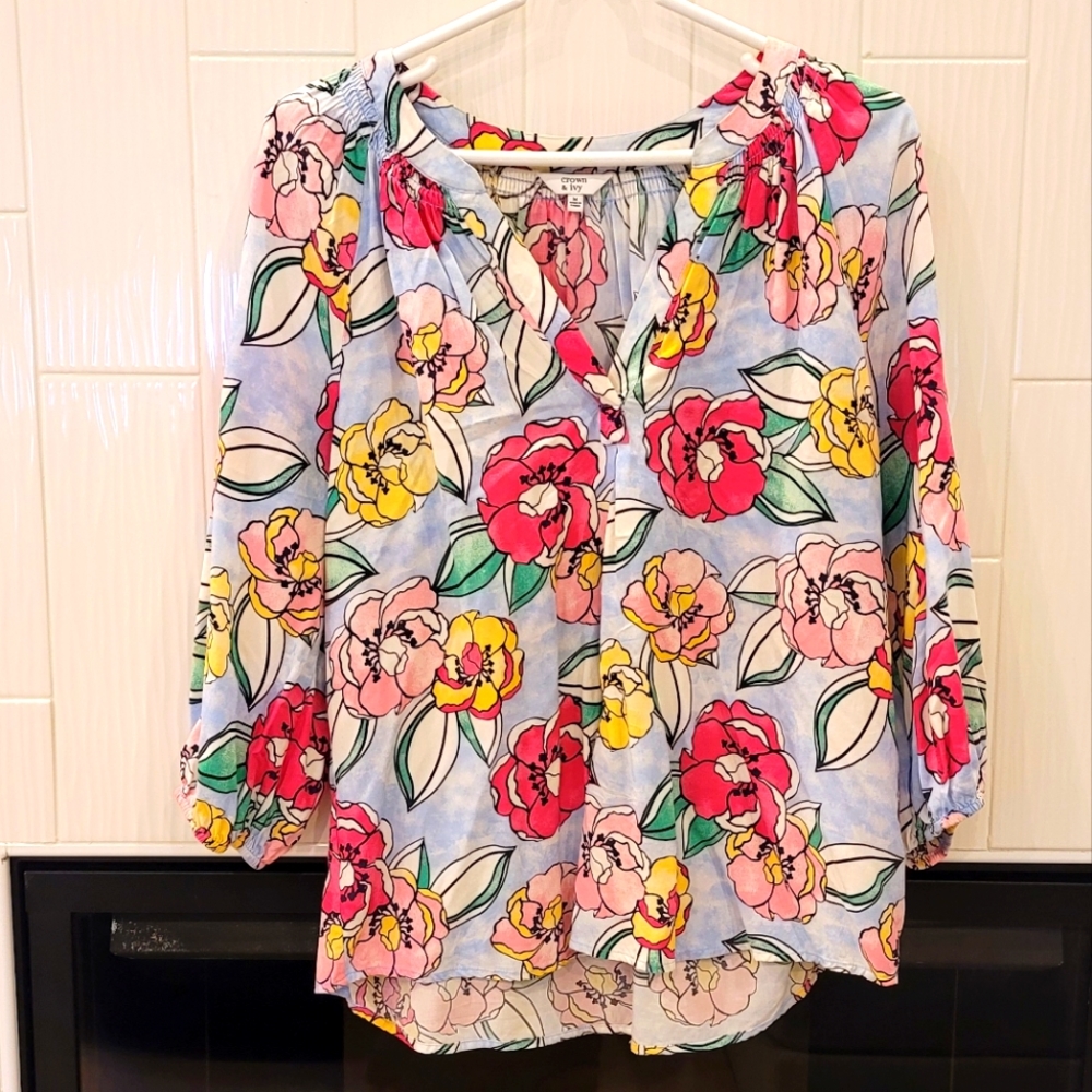 Women's crown & ivy Top Size Medium